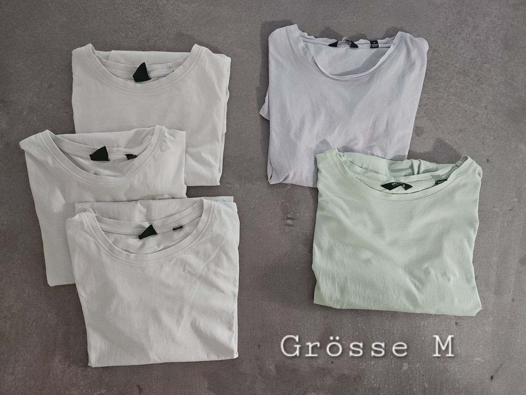T-shirt: 5er Pack T-Shirts, Grösse M – Usato da St. Niklaus VS venduto da Jainny