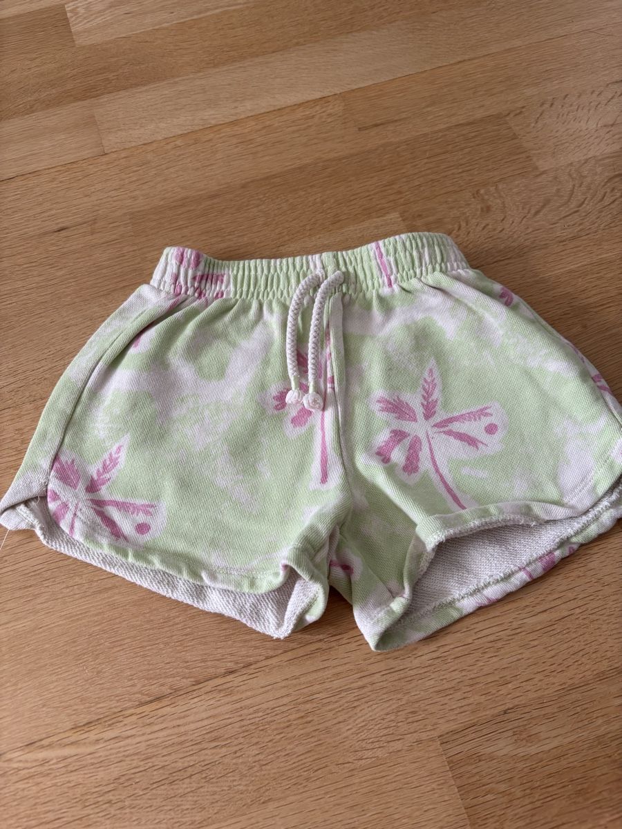 Zara Pantaloni: Zara Short 128 – Usato da Fribourg venduto da dafral