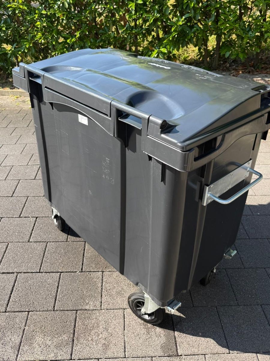 Korpus: Abfallcontainer 660L mit Deckel und Rädern – Neu (gemäss Beschreibung) aus Birrwil von Rothys72 2