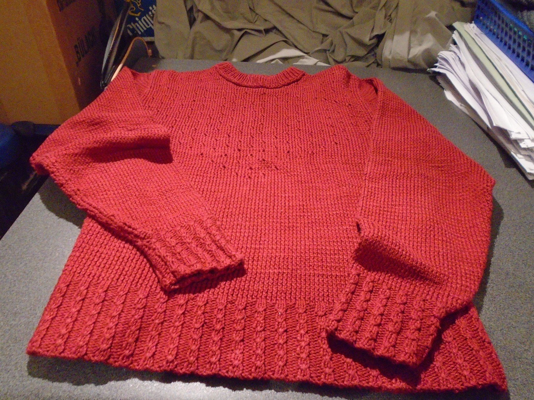 Pullover & Sweatshirts: Pullover / Strickpullover ca. Grösse S, rot/Lochmuster – Gebraucht aus Zürich von abraxas1291
