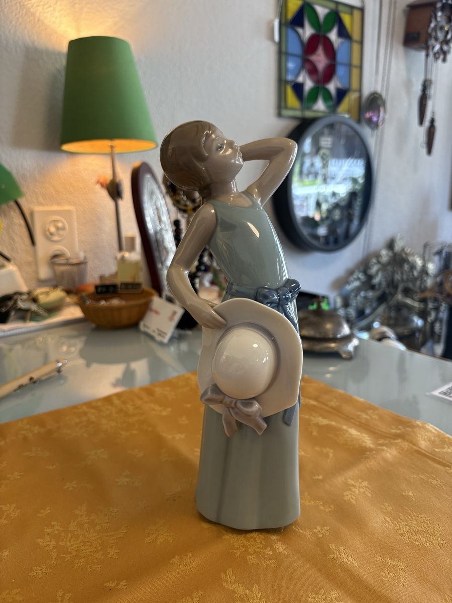 Lladro Tutte le decorazioni: Lladro Mädchen mit Hut – Usato da Uster venduto da upanddown23 1