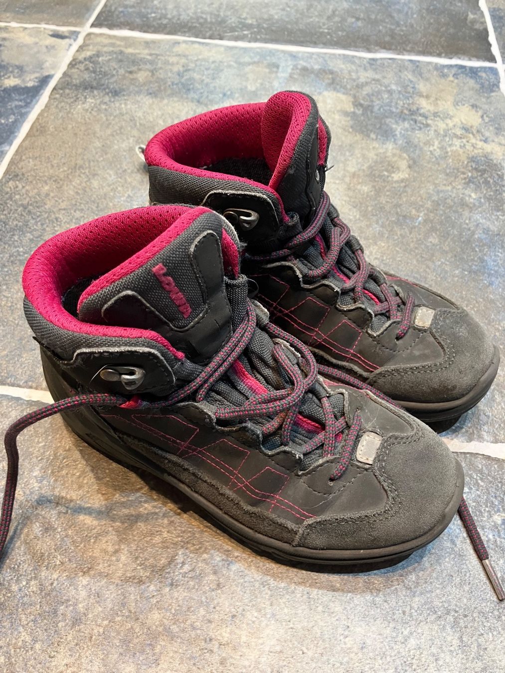 Lowa Scarpe per ragazzi: Lowa trekkingschuhe 31 – Usato da Epesses venduto da moss_r