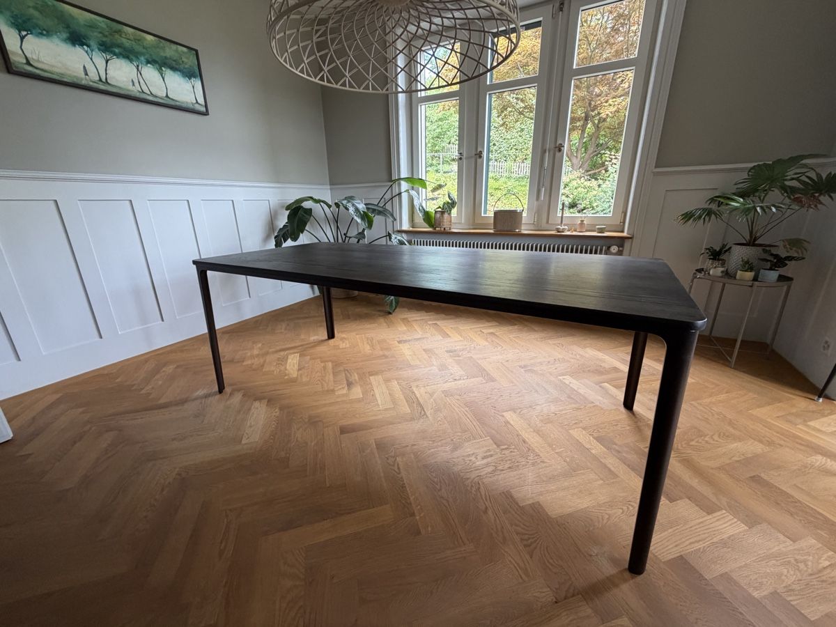 Vitra Tables: Vitra Esstisch Eiche massiv – D'occasion à Winterthur par ur_10 1