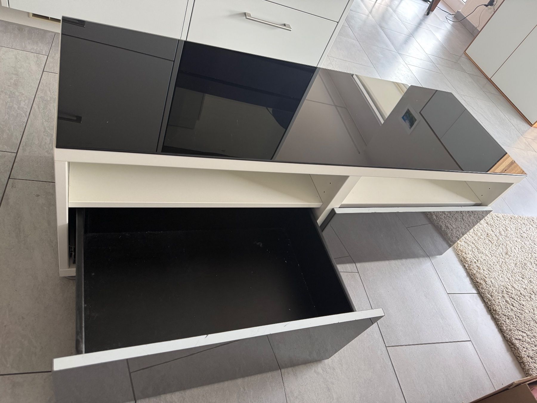 Mobili TV: Sideboard mit Glasplatte, 2 Schubladen, Schwarz/Weiss – Usato da Oberengstringen venduto da jan_xh6x 1