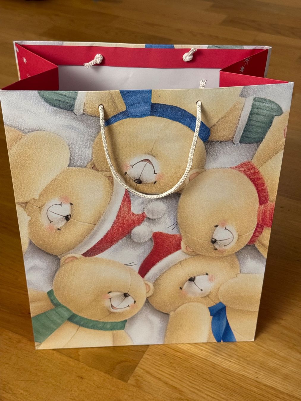 Carta: Hallmark Geschenktüte / Papiertüte mit Bären – Nuovo (secondo la descrizione) da Zürich venduto da wtpooh