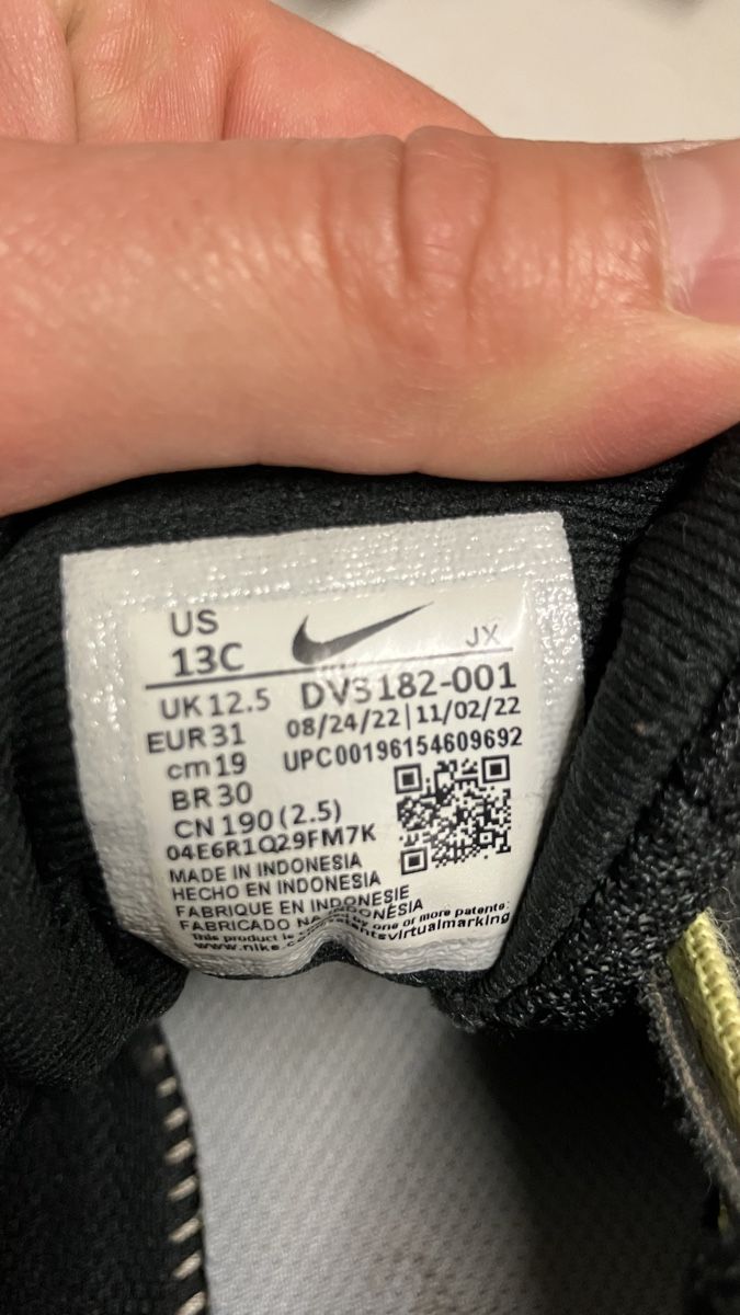 Nike Scarpe per ragazzi: Nike Turnschuhe Kinder schwarz Grösse 31 – Usato da Wettingen venduto da Vichli 3