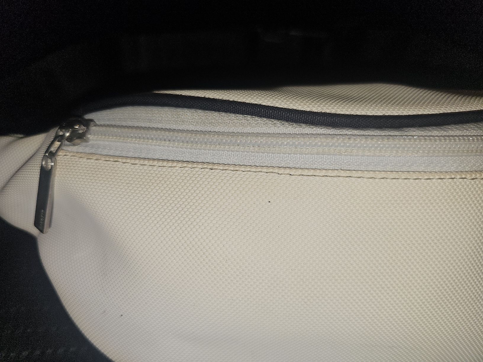 Lacoste Taschen: Sac banane Lacoste avec sangle noire réglable – Gebraucht aus Pont-de-la-Morge von pip_5tg7 1