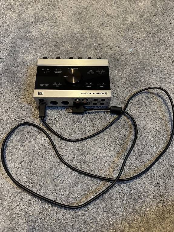 Equipement studio: Native Instruments Komplete Audio 6 USB-Audiointerface – D'occasion à Niederstocken par michel_jacqueline