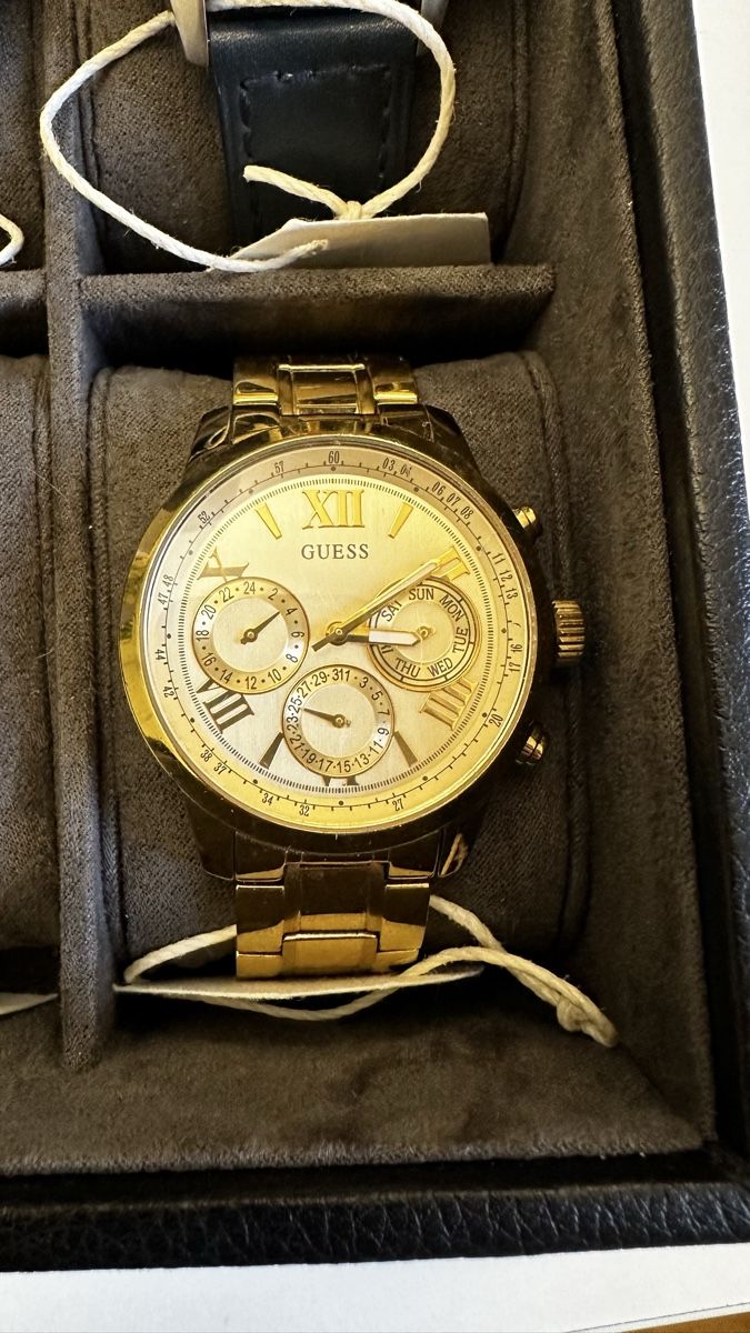 Guess Orologi: Montre Guess dorée – Usato da Villars-sur-Glâne venduto da mer_wgr8
