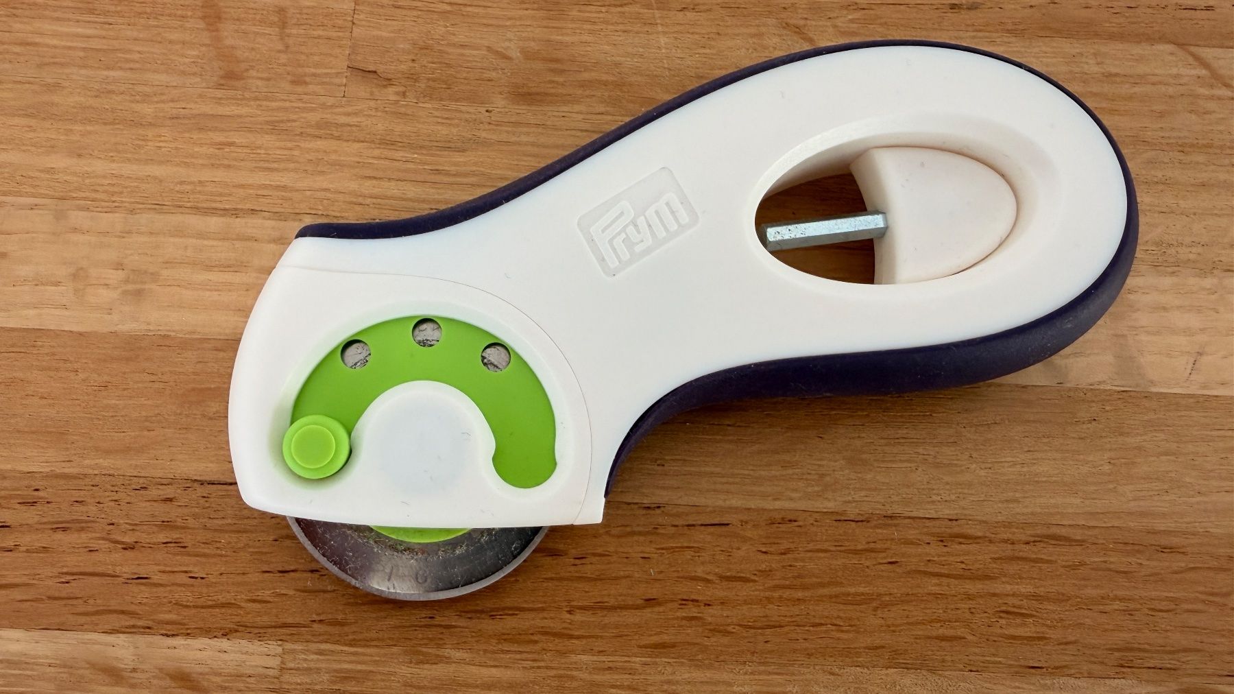 Macchine da cucire: PRYM Rollschneider ergonomics 45 mm – Usato da Winterthur venduto da Secondhand-Family 1