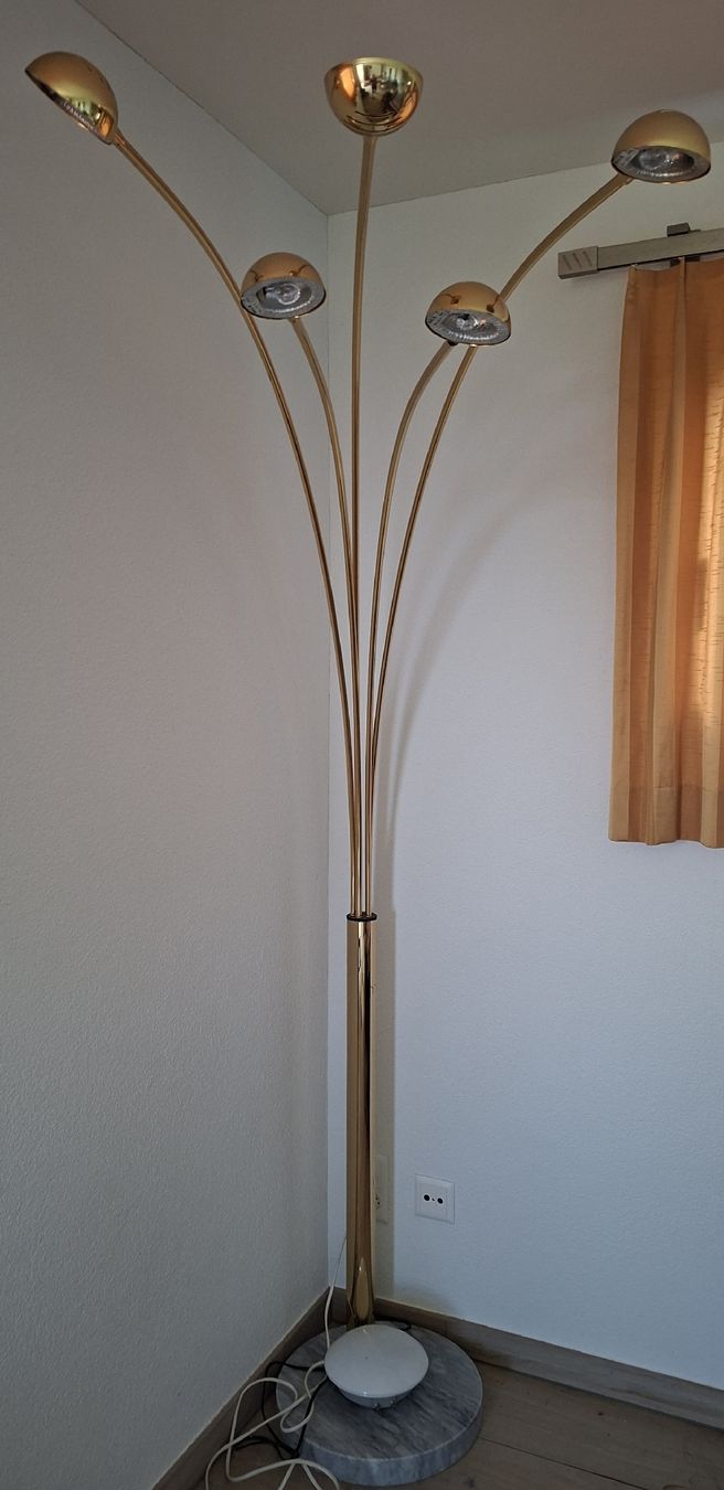 Lampade: Stehlampe Bogenlampe 5 Arme Messing – Usato da Pfäffikon ZH venduto da enderby01