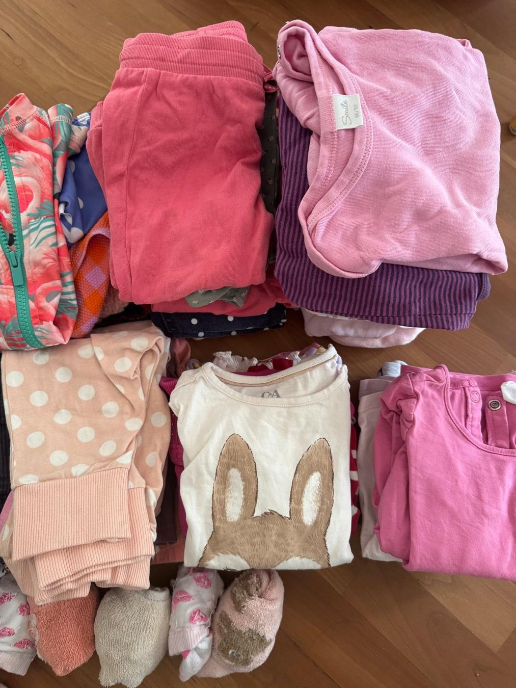 Lotti & Set di vestiti: Kleiderpaket Mädchen Grösse 86 – Usato da Hinwil venduto da Bbudget 1