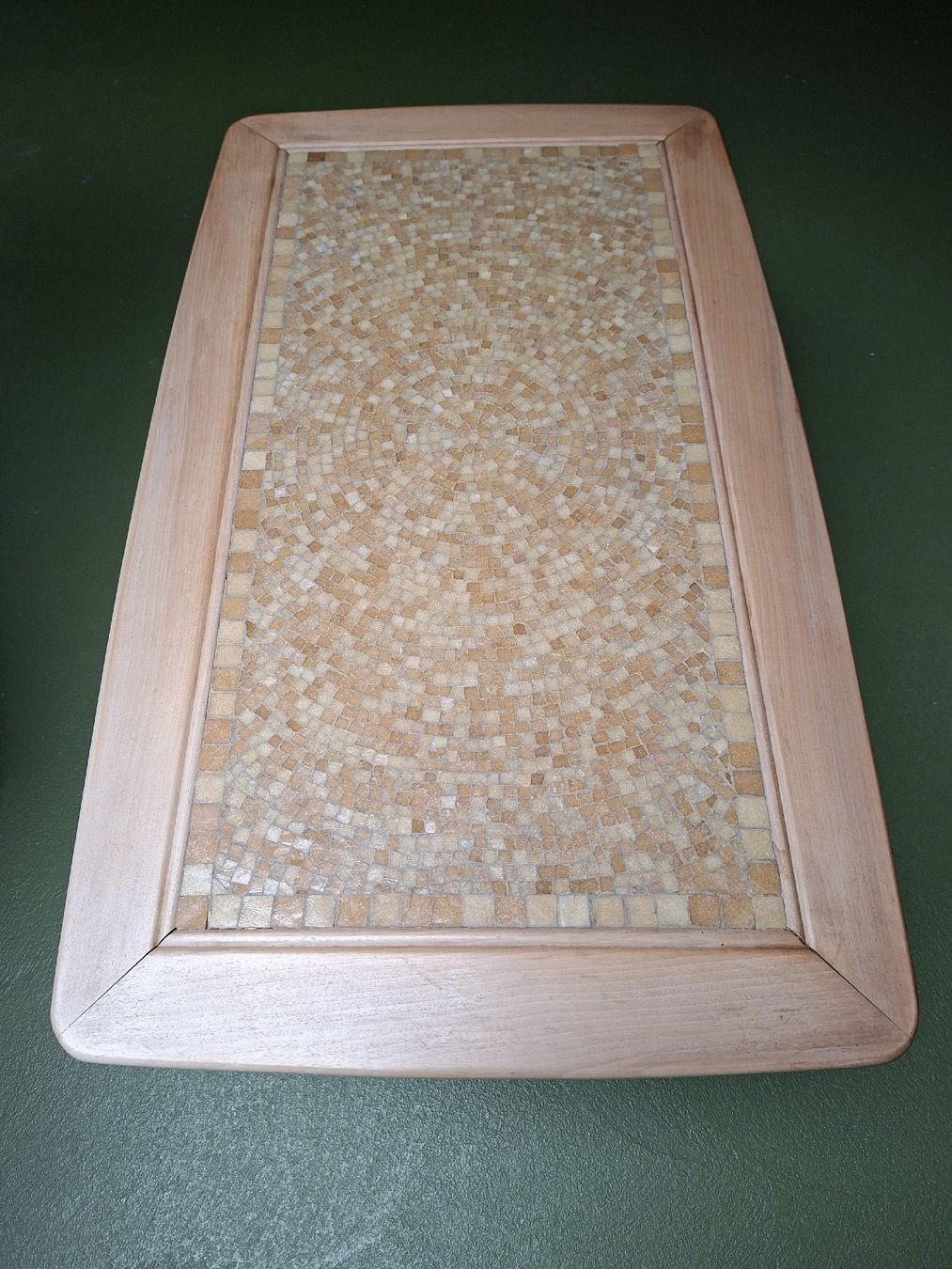 Tavoli: Vintage Couchtisch Mosaikmuster Einzigartige Design Nussbaum – Usato da Meikirch venduto da chrigeli06 1