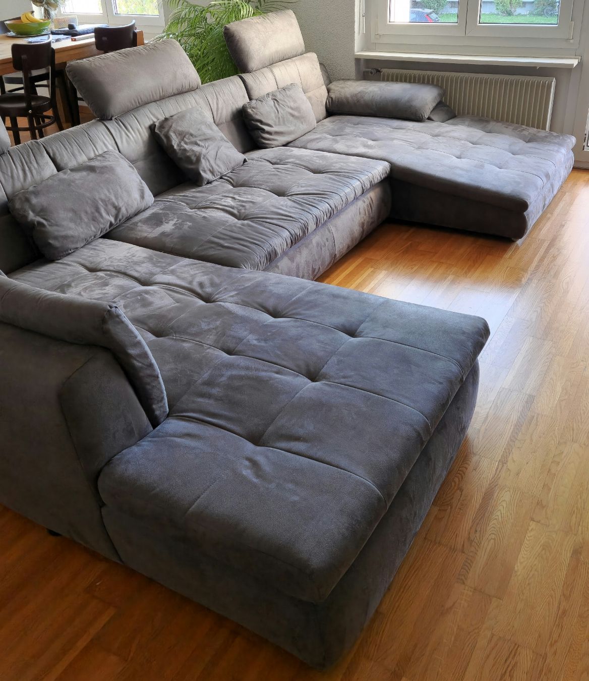 Conforama Divani: Grosses Ecksofa grau mit Schlaffunktion und Bettkasten – Usato da Zuchwil venduto da Smeili64 5