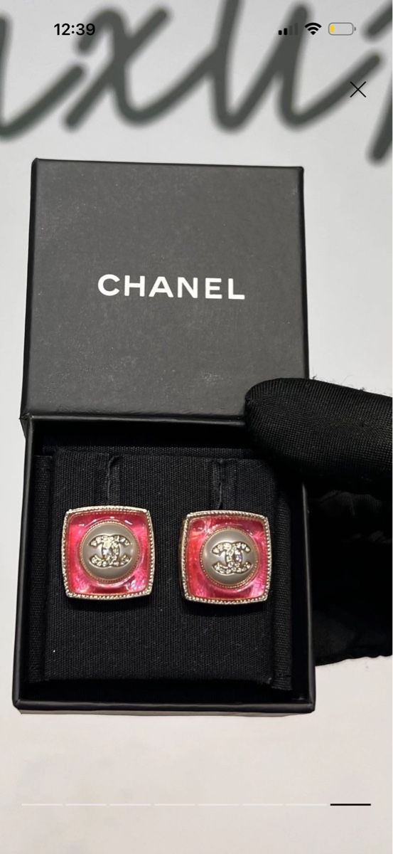 Chanel Orecchini pendenti & Orecchini a lobo: CHANEL Coco Mark Square Ohrringe Rot Pearl – Nuovo (secondo la descrizione) da Muri AG venduto da ReBoutique 4