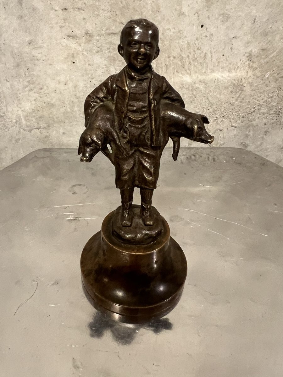Figuren: Bronze Figur Junge mit Schweinen gute Erhaltung 10cm – Gebraucht aus Zürich von Privat_13