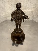 Bronze Figur Junge mit Schweinen gute Erhaltung 10cm