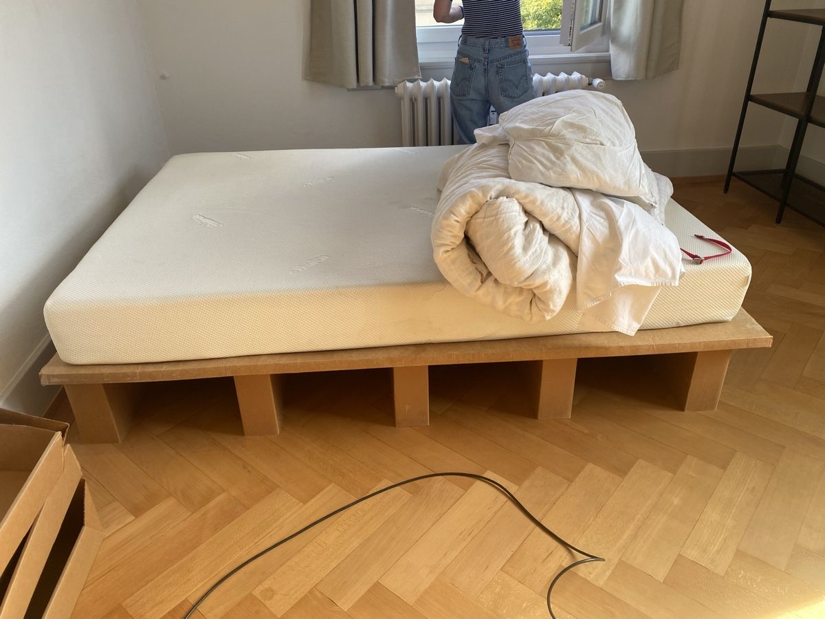 Letti: Bett Karton – Usato da Bern venduto da mil_z9zm