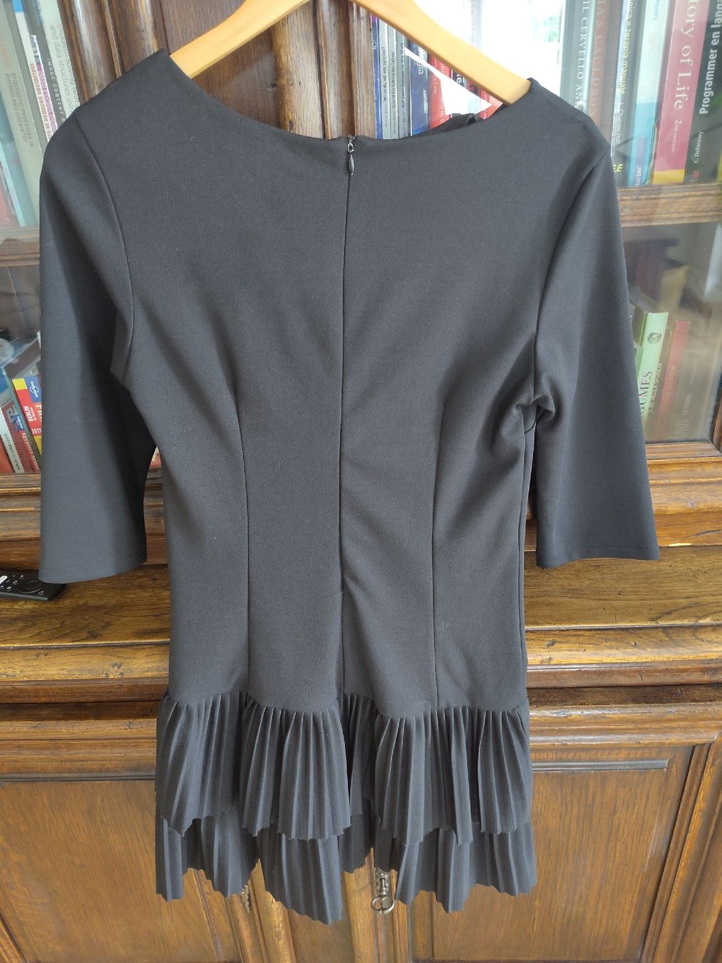 Vestiti & Gonne: Mini abito nero con volant. Elegante per le feste! – Usato da Zürich venduto da Saf12 1