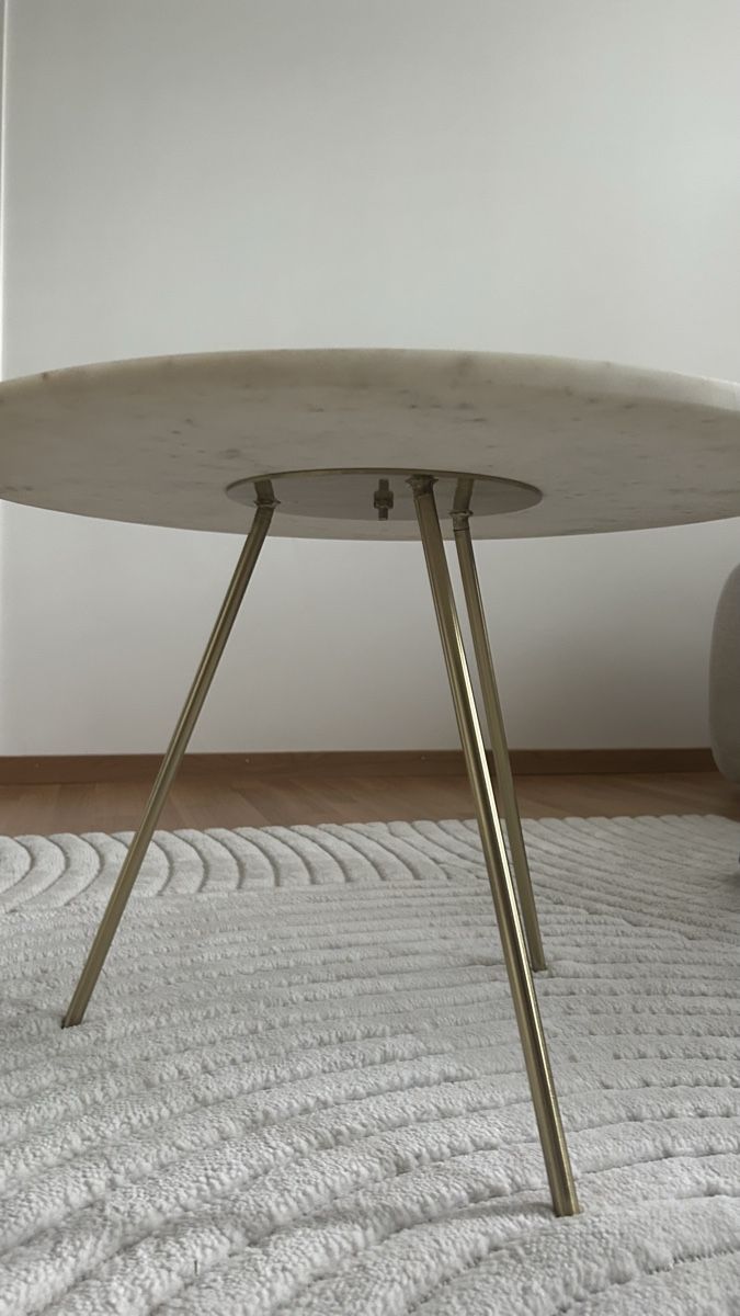 Tavoli: Elegant coffee table with gold legs – Usato da Zürich venduto da ani_x67k 1