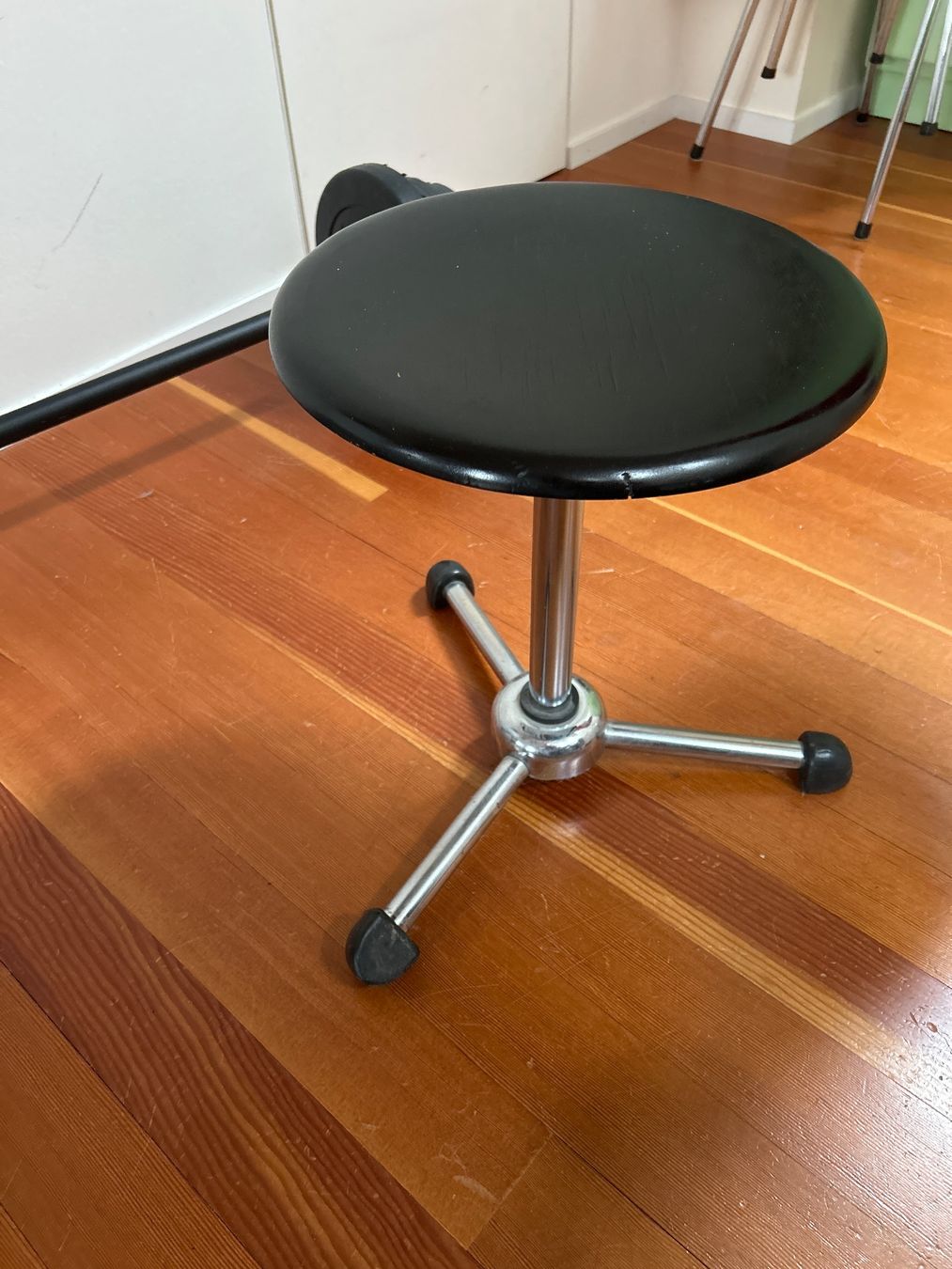 Sgabelli: Hocker Metall/Holz 50ziger? – Usato da st.gallen venduto da closedArt