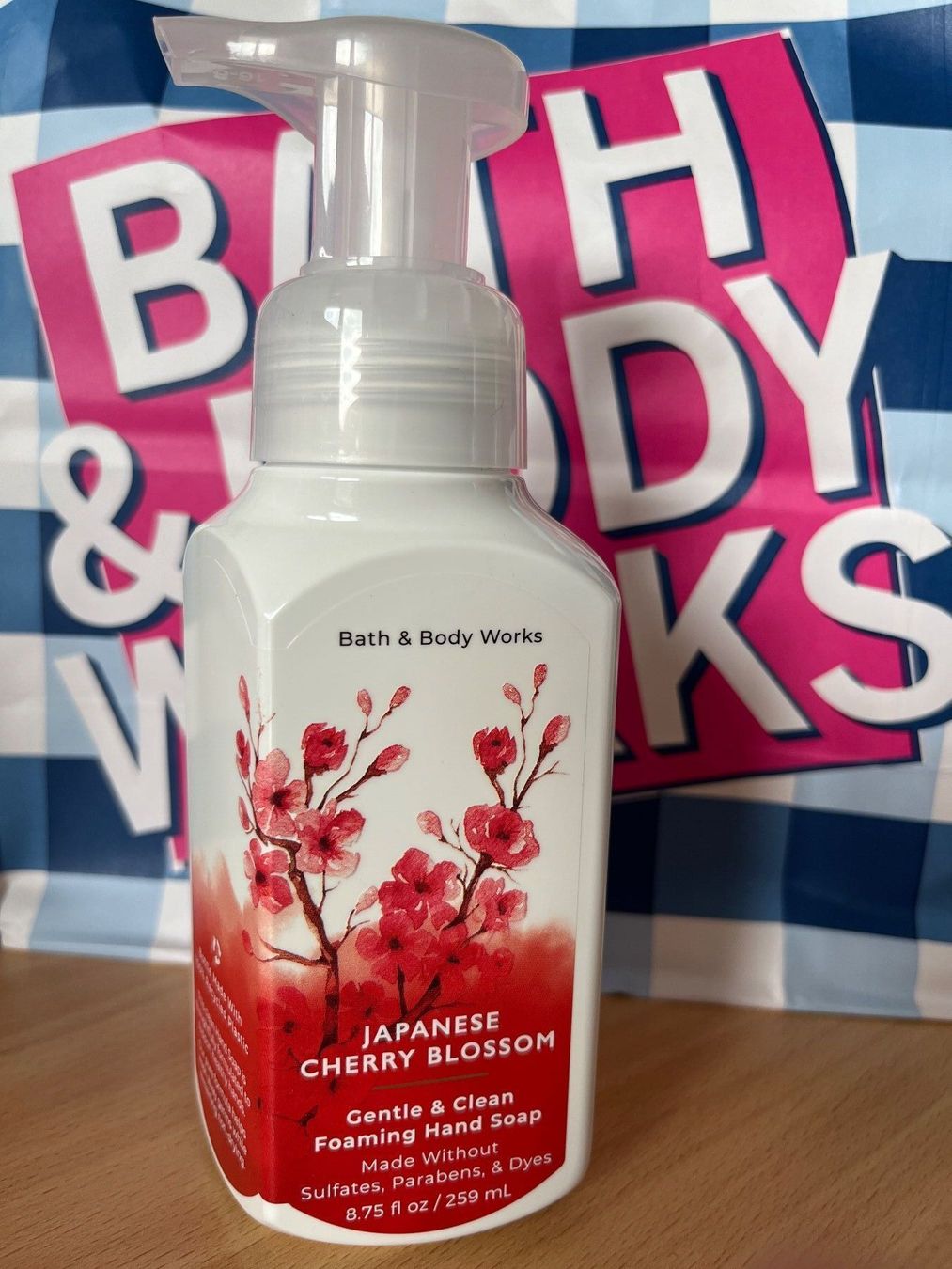 Duschen: Bath & Body Works - Foaming Hand Soap, Japanese Cherry Bloss – Neu und originalverpackt aus Luzern von Jiggy_8898