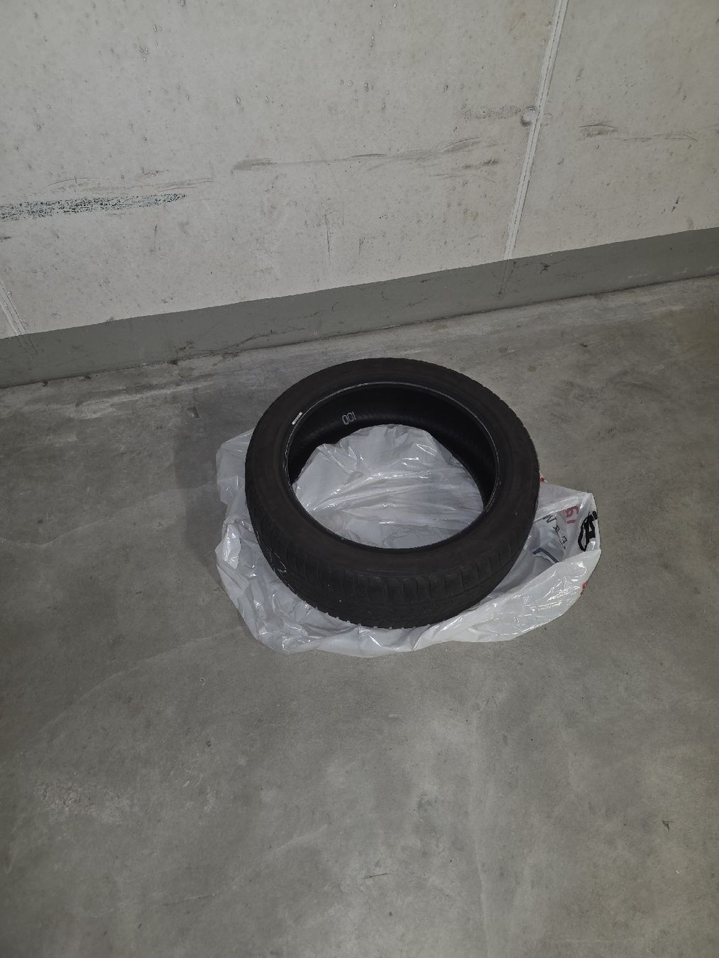Pneus & Roues: 4 Autoreifen, 225/45 R18, MO – Neuf (Voir description) à Luzern par vki_9m2q