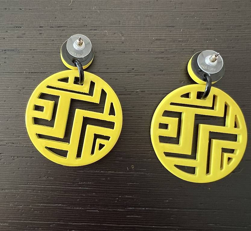Ohrringe & -stecker: Büffelhorn-Ohrring – Gebraucht aus Schaan von par_7ggh 1