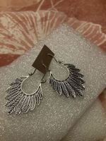Modeschmuck Hübsche silberfarbene Ohrhänger "Federn", neu