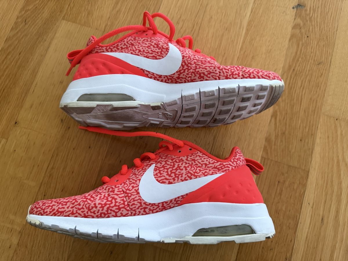 Nike Scarpe da donna: Neuwertige Nike Sneakers Grösse 36.5 – Nuovo (secondo la descrizione) da Bettlach venduto da Tradenet100 3