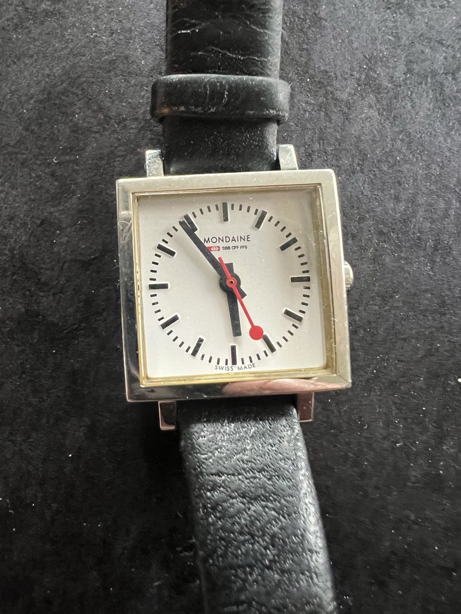 Mondaine Orologi: Mondaine Bahnhof Uhr – Usato da Laufen venduto da groove60 1