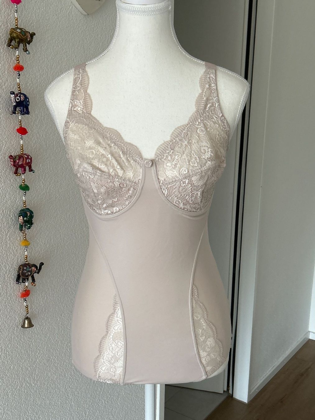 Altra biancheria intima: Formender Body mit Spitze beigefarbig – Usato da Brunnen venduto da Nala2929 4