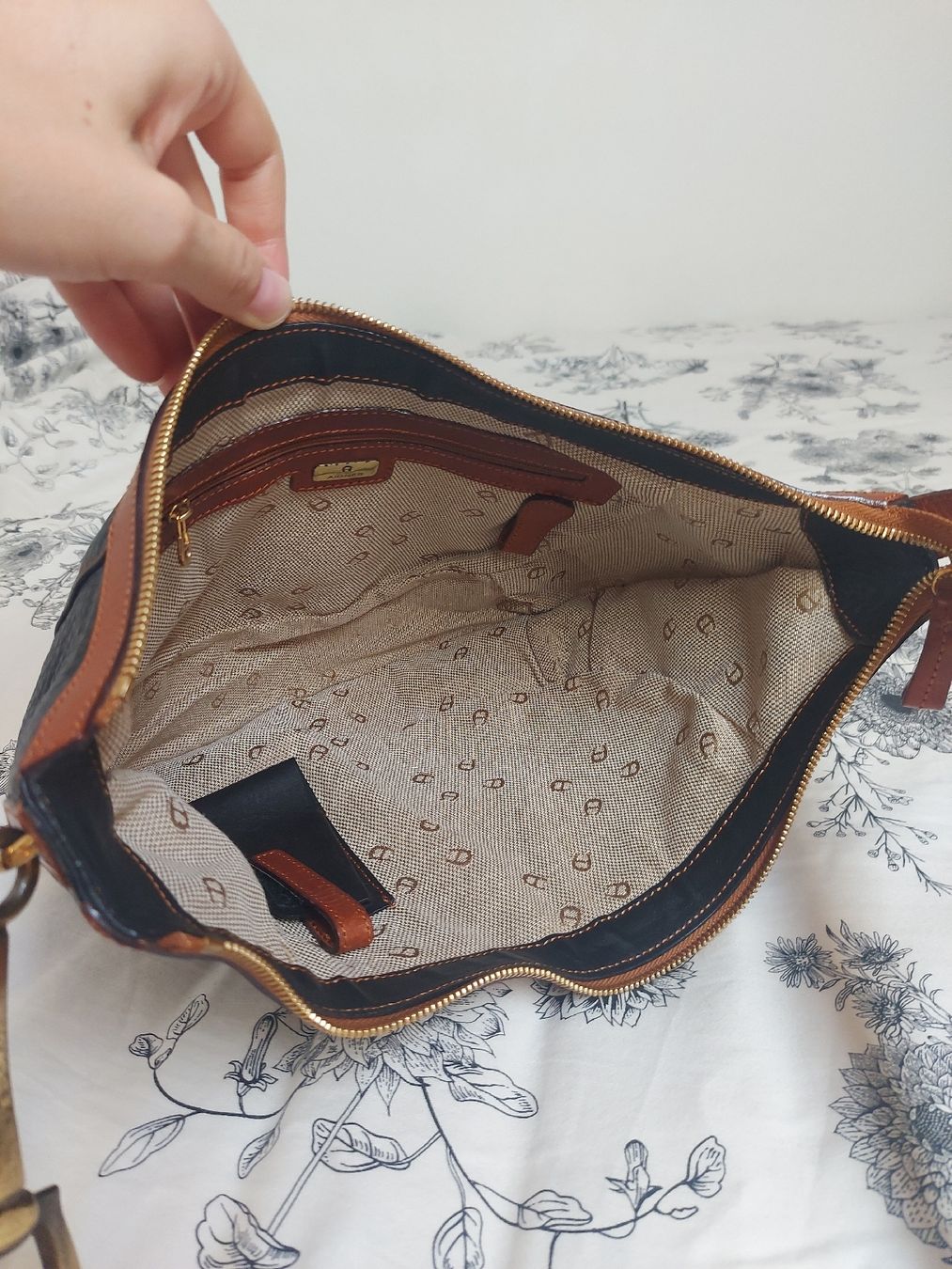 Aigner Borse da donna: Sac à main Aigner en cuir – Nuovo (secondo la descrizione) da Lausanne venduto da Super-cerise 4