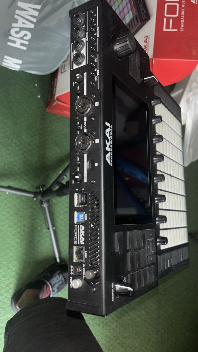 Akai Strumenti musicali: PACK COMPLET AKAI FORCE + Volt 276 + Microphone  – Usato da Aigle venduto da Adramane 2