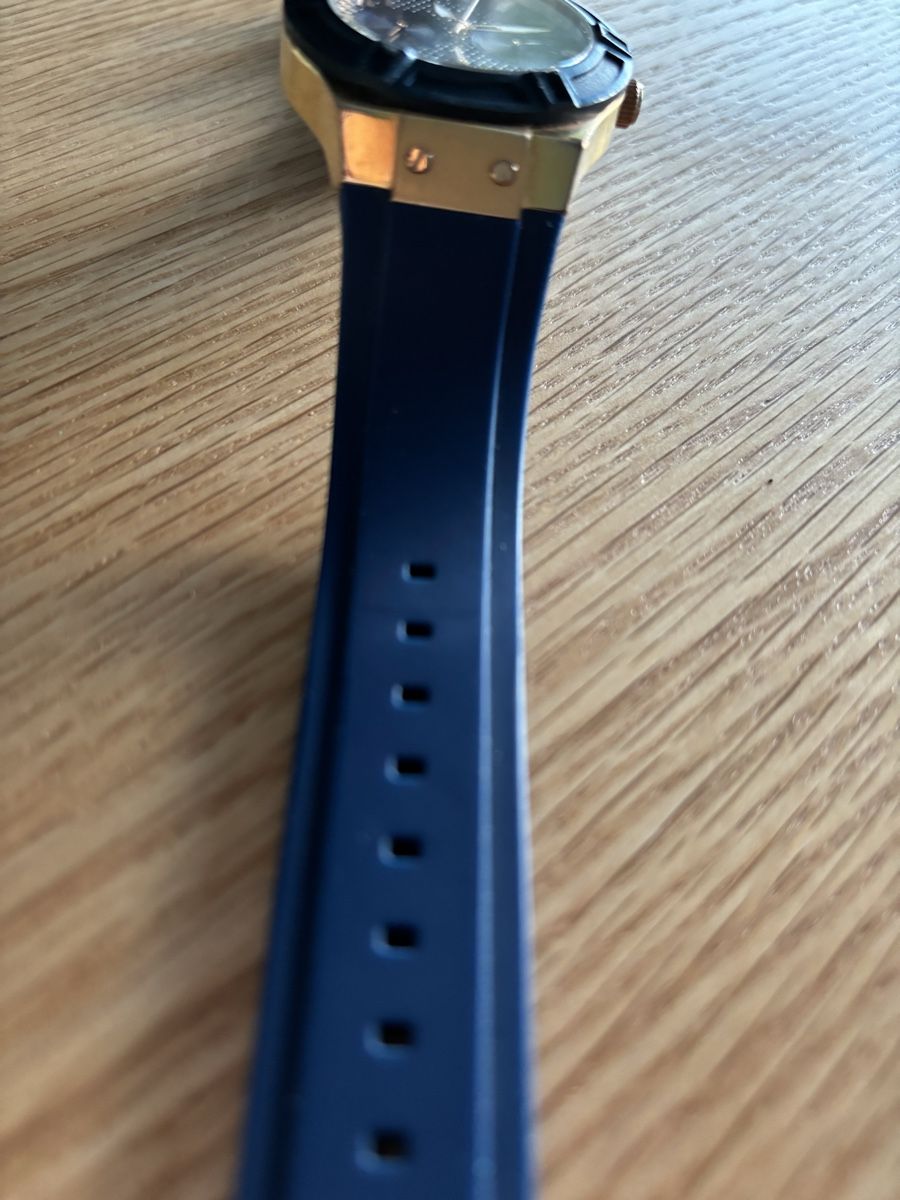 Guess Orologi: Guess Damen Armbanduhr – Usato da Salenstein venduto da Silly...0 8
