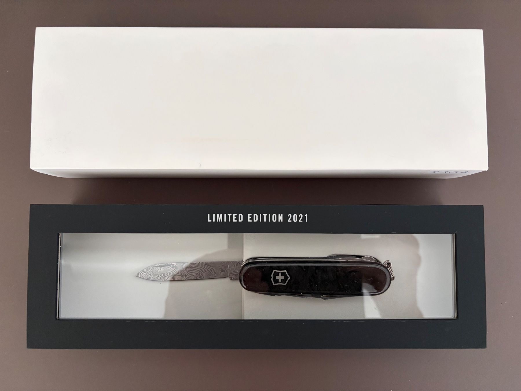 Victorinox Coltelli tascabile: Victorinox Damast 2021 – Nuovo e nell'imballaggio originale da Cham venduto da Furex