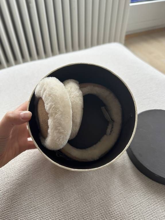Copricapi, berretti & cappellini: Ugg Ohrwärmer – Usato da Uster venduto da hanna99 3