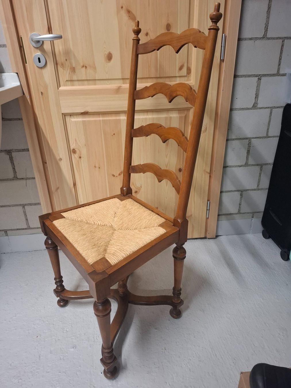 Chaises: Holzstuhl Vintag Retro Stuhl – D'occasion à Grindel par mz.winter