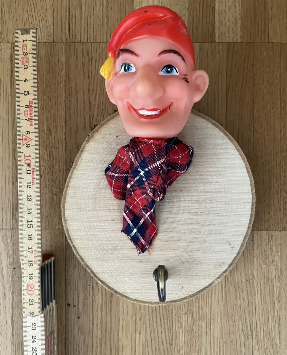 Guardaroba: Garderobe mit Kasperli Figur – Usato da Zürich venduto da Refereefair 3