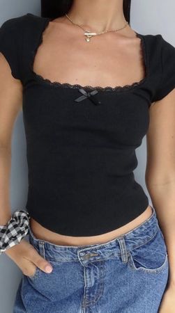 Damen T-Shirt schwarz mit Spitze und Schleife Grösse S