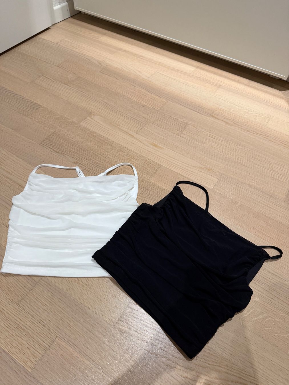 Shein Tops: Lots de 2 tops – Neu (gemäss Beschreibung) aus La Chaux-de-Fonds von 19_po