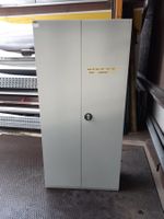 Massiver Metall-Schrank Nufer, 4 Tablare, 2 Schlüssel