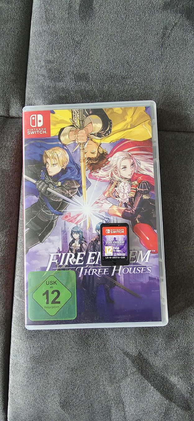 Nintendo Giochi: Nintendo Switch Fire Emblem Three Houses – Usato da St. Gallen venduto da JuanH