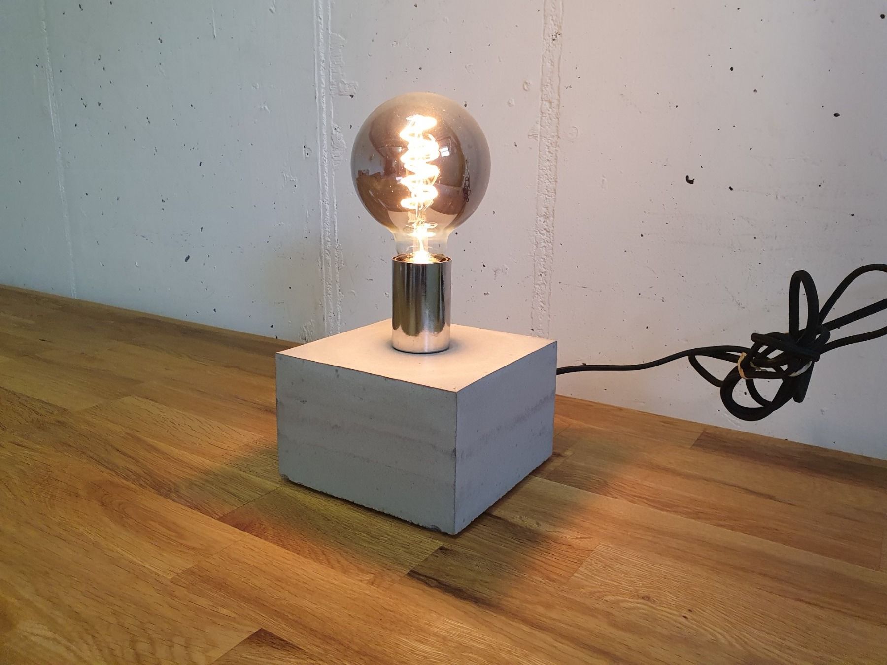 Comodini: Lampe aus Gusszement – Usato da Benken SG venduto da frische89