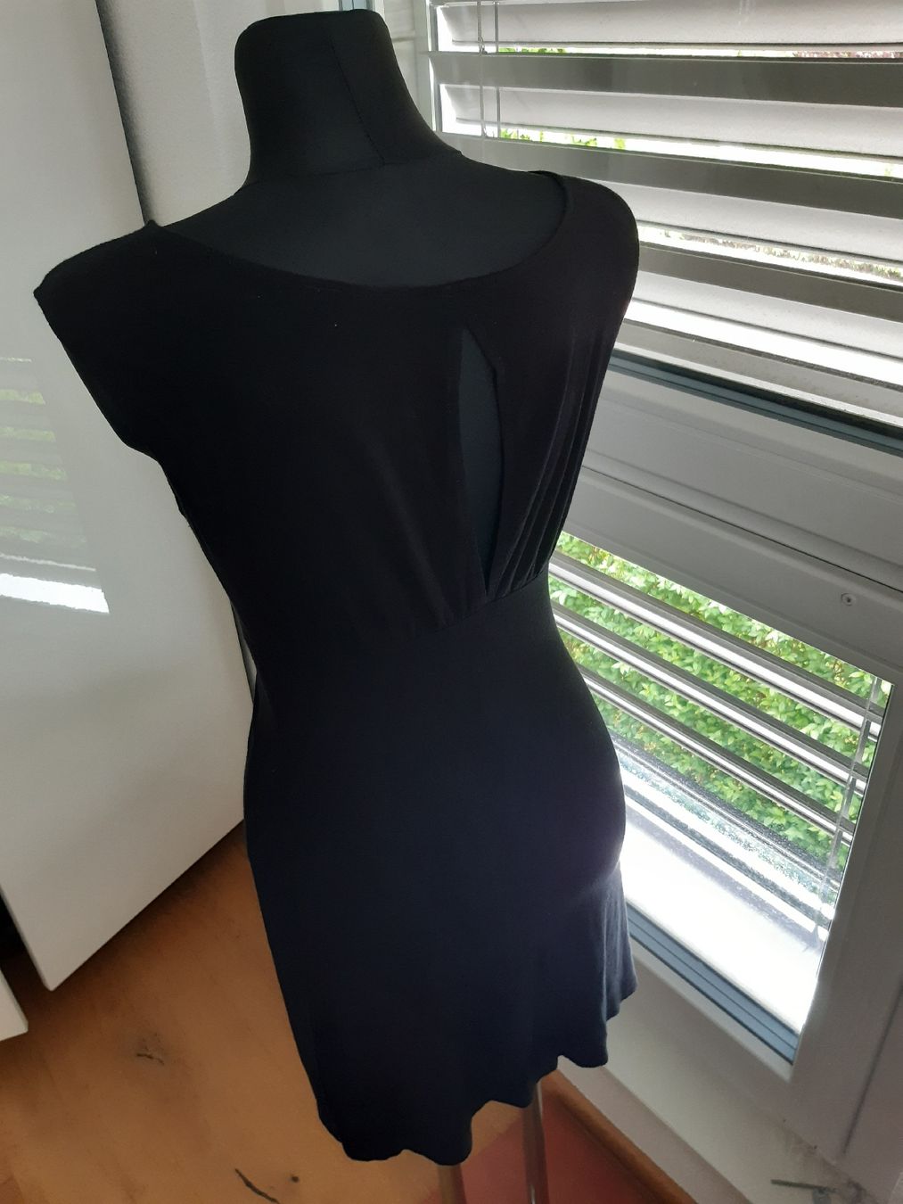 Guess Kleider: Guess mini Kleid 36, wie neu – Gebraucht aus Windisch von bymarikaa 1