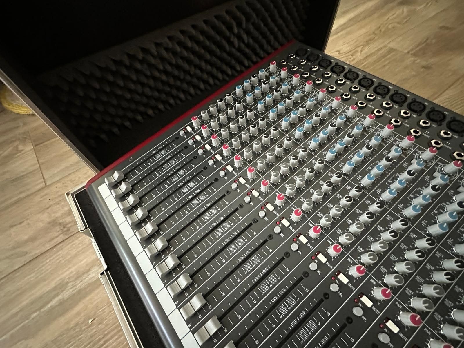 Allen & Heath Console di mixaggio: Mixer "Allen & Health ZED24" + custodia – Usato da Contra venduto da SGWalker 2