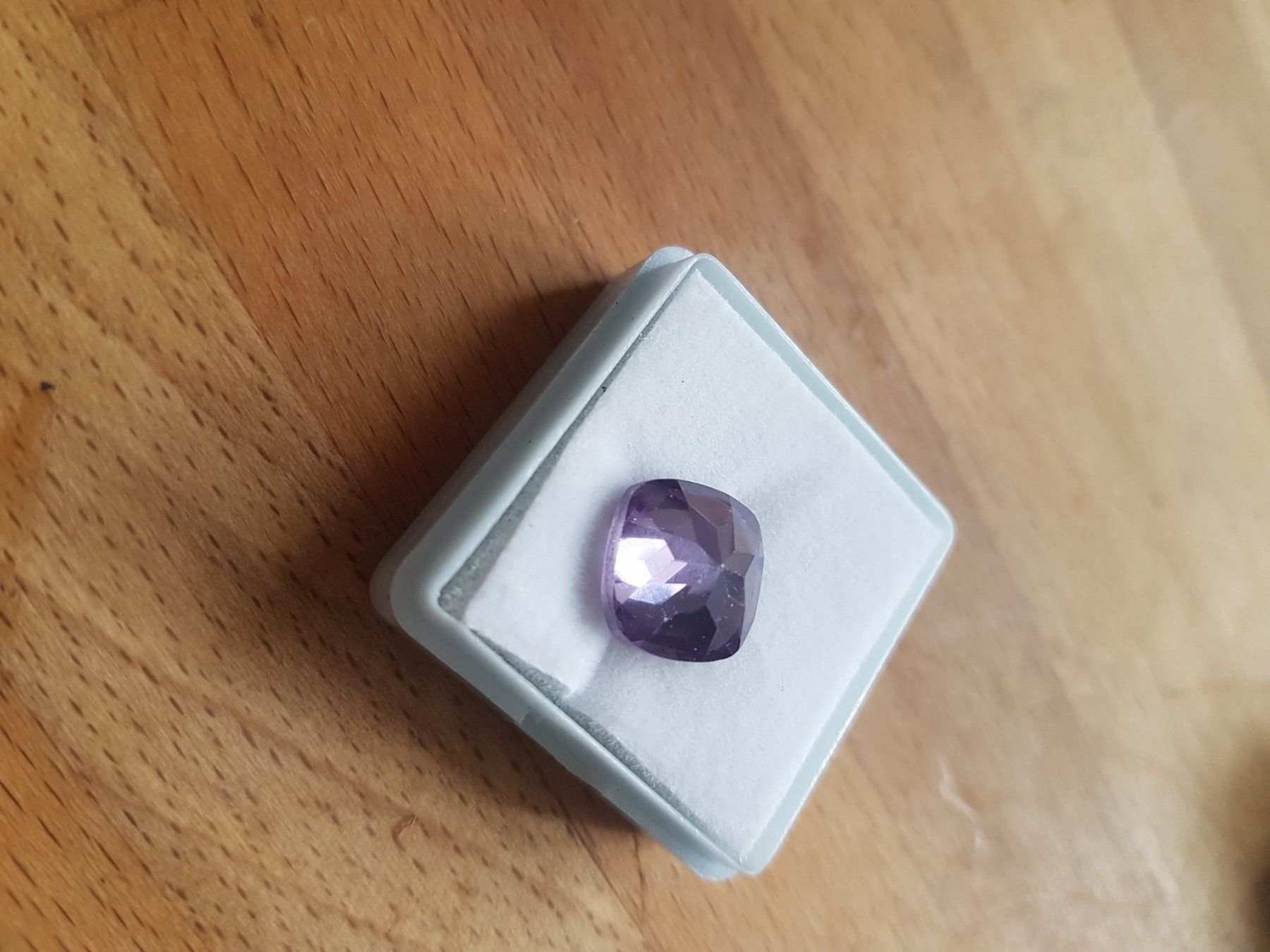 Pietre preziose: Spinell Cushion 9.0ct Violett Lab LGS – Nuovo e nell'imballaggio originale da zuerich venduto da Jewlsdesign 4