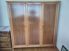 Kleiderschrank
