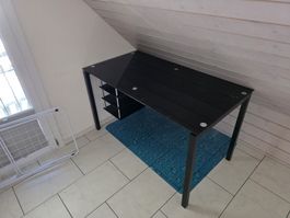 Schreibtisch mit Glasplatte und Regal schwarz Metall Gestell