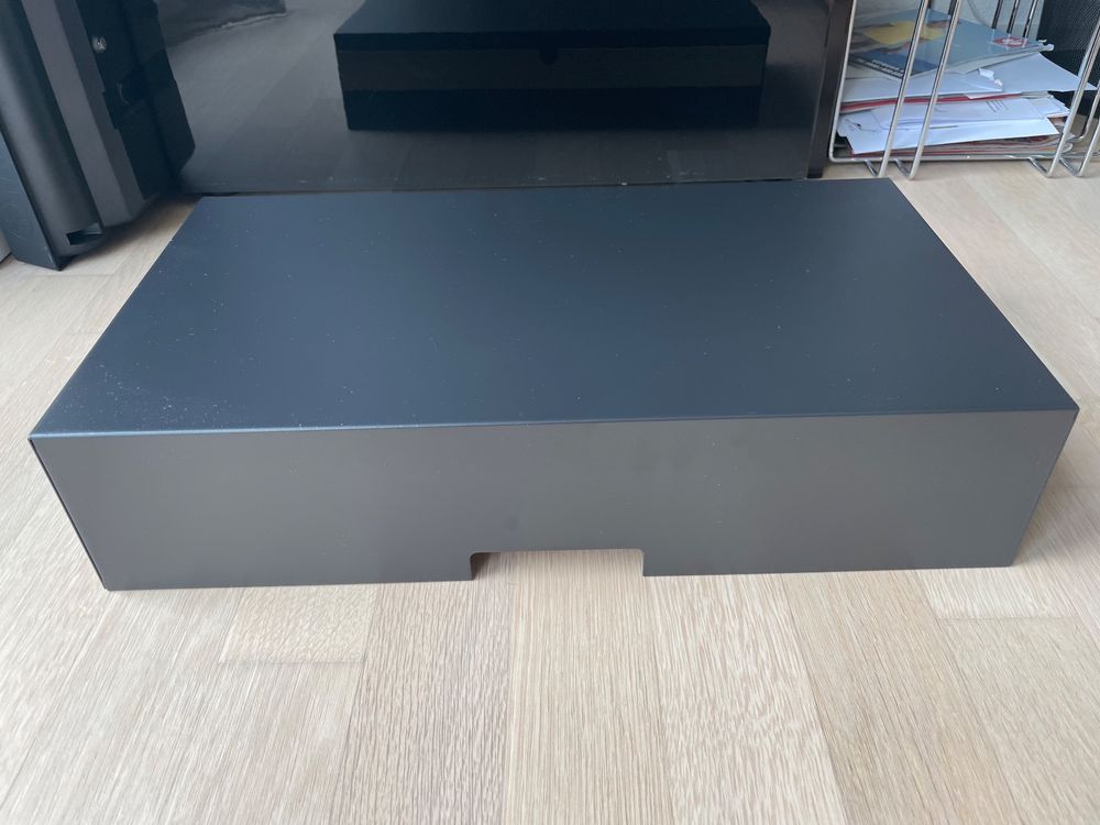 SHW Elektrisch Höhenverstellbarer Stehpult, 157x71 Cm, Mit Monitorerhöhung & Schublade, In Walnuss-Optik